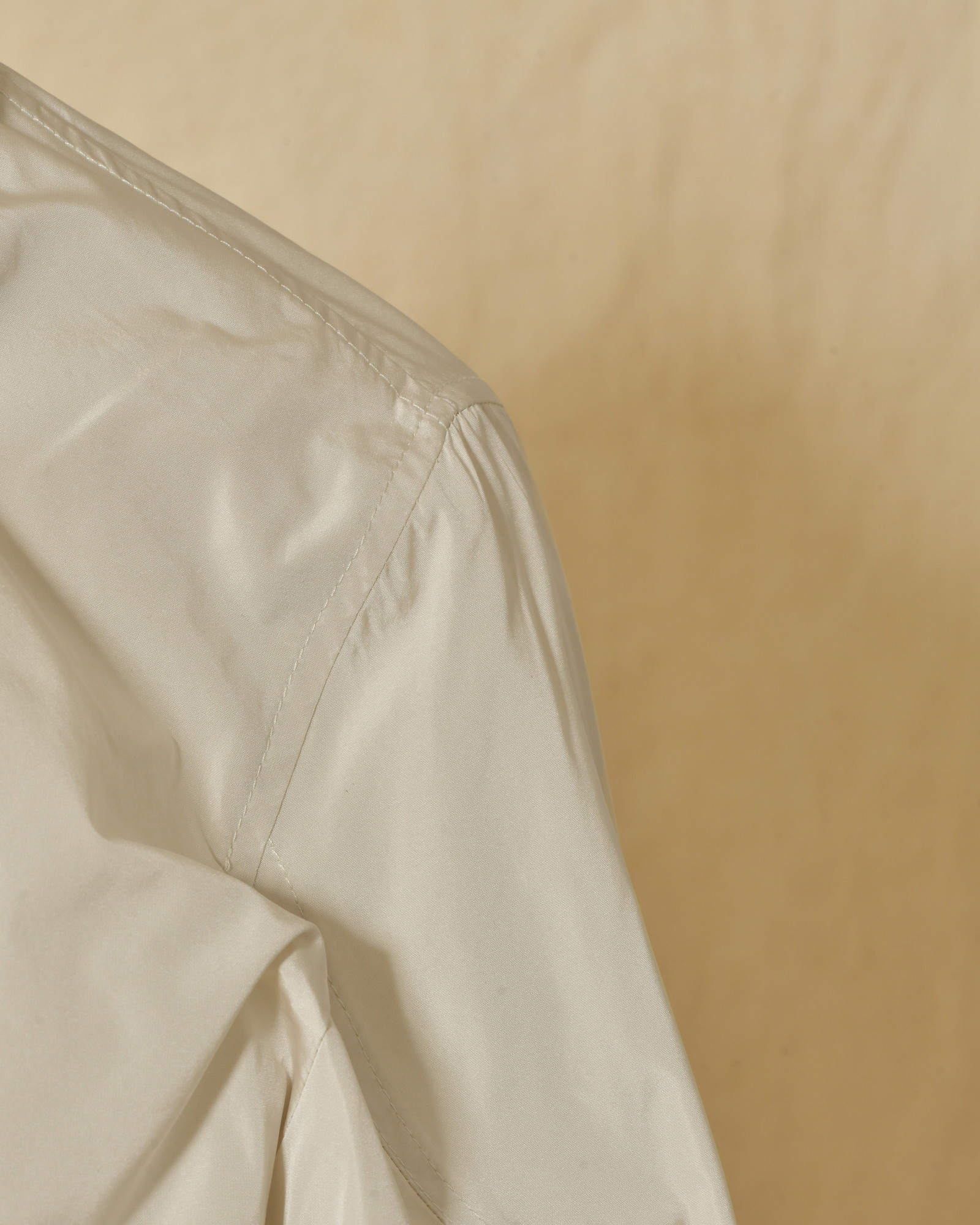 Veste bomber imperméable à capuche crème Lorena Antoniazzi