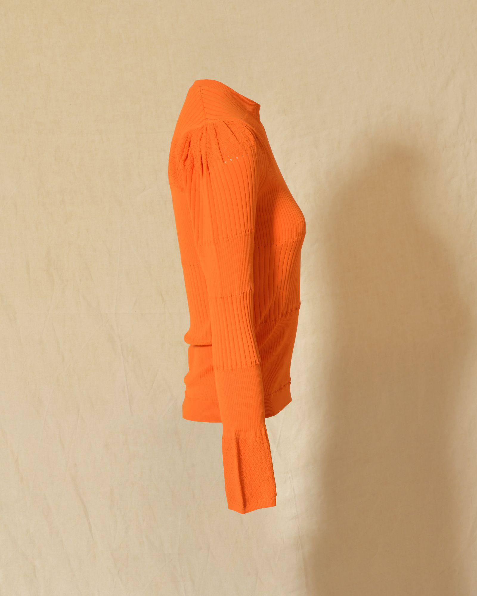 Pull en maille ajourée fin orange Emma White