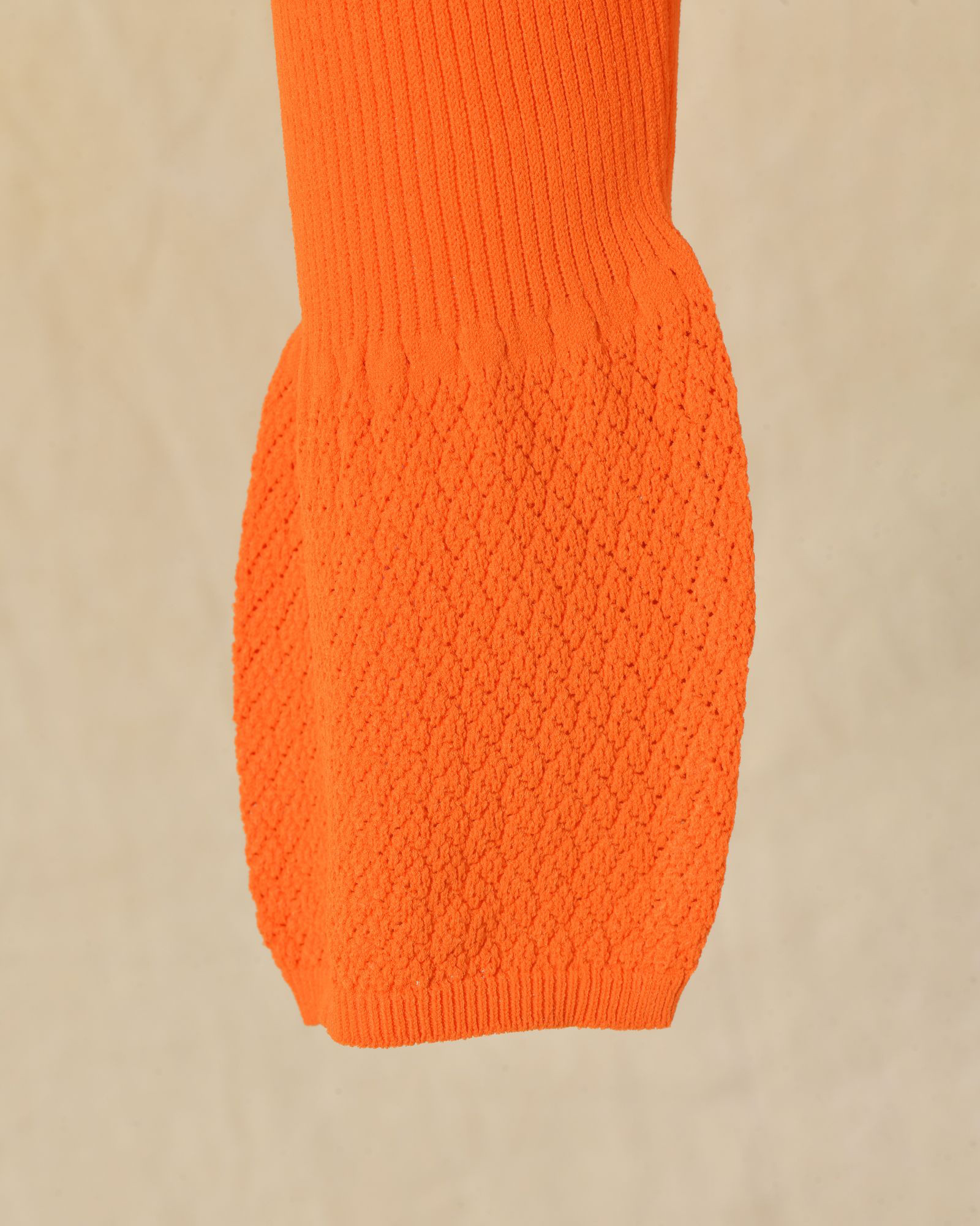 Pull en maille ajourée fin orange Emma White