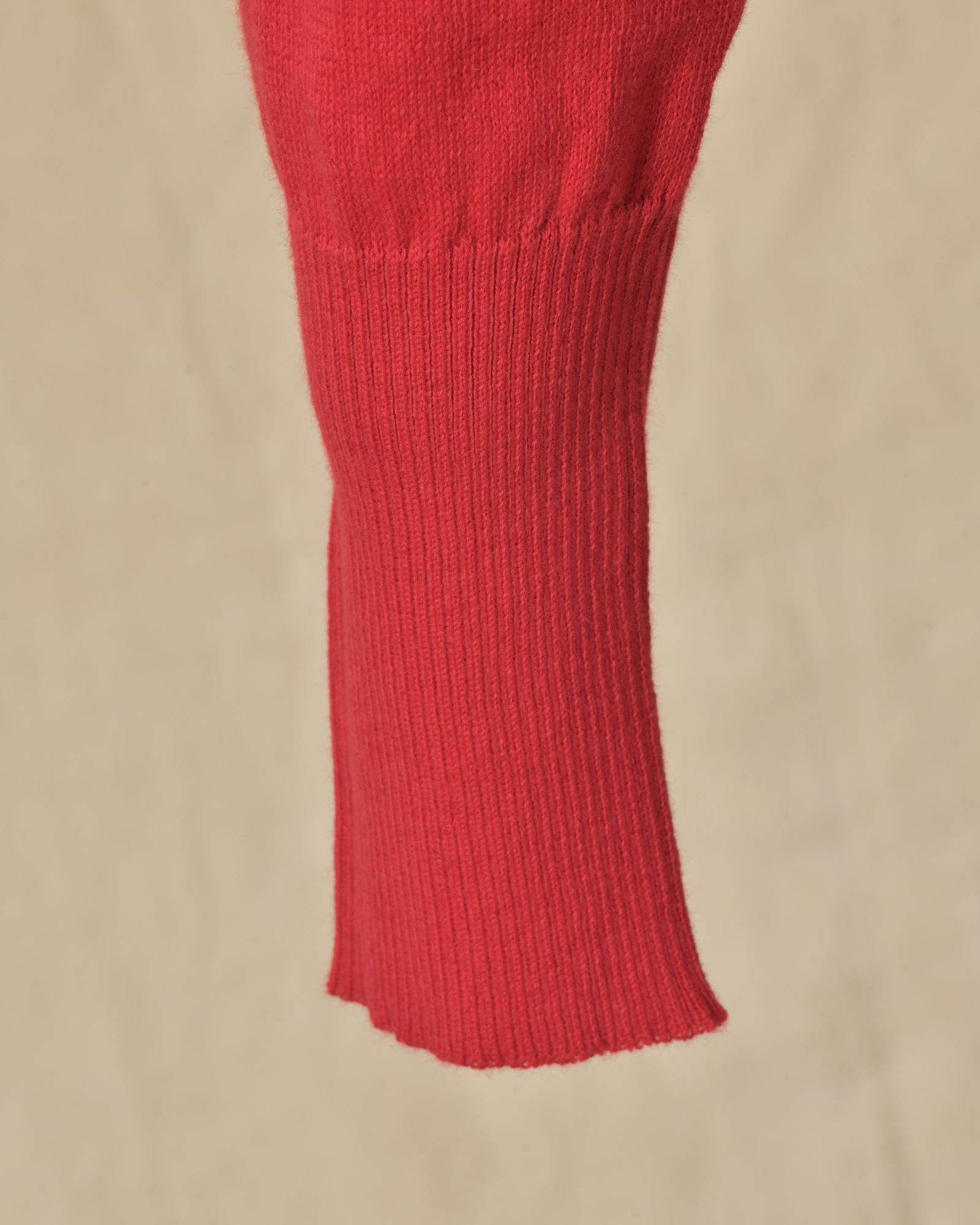 Pull en maille fin rouge col V Emma White