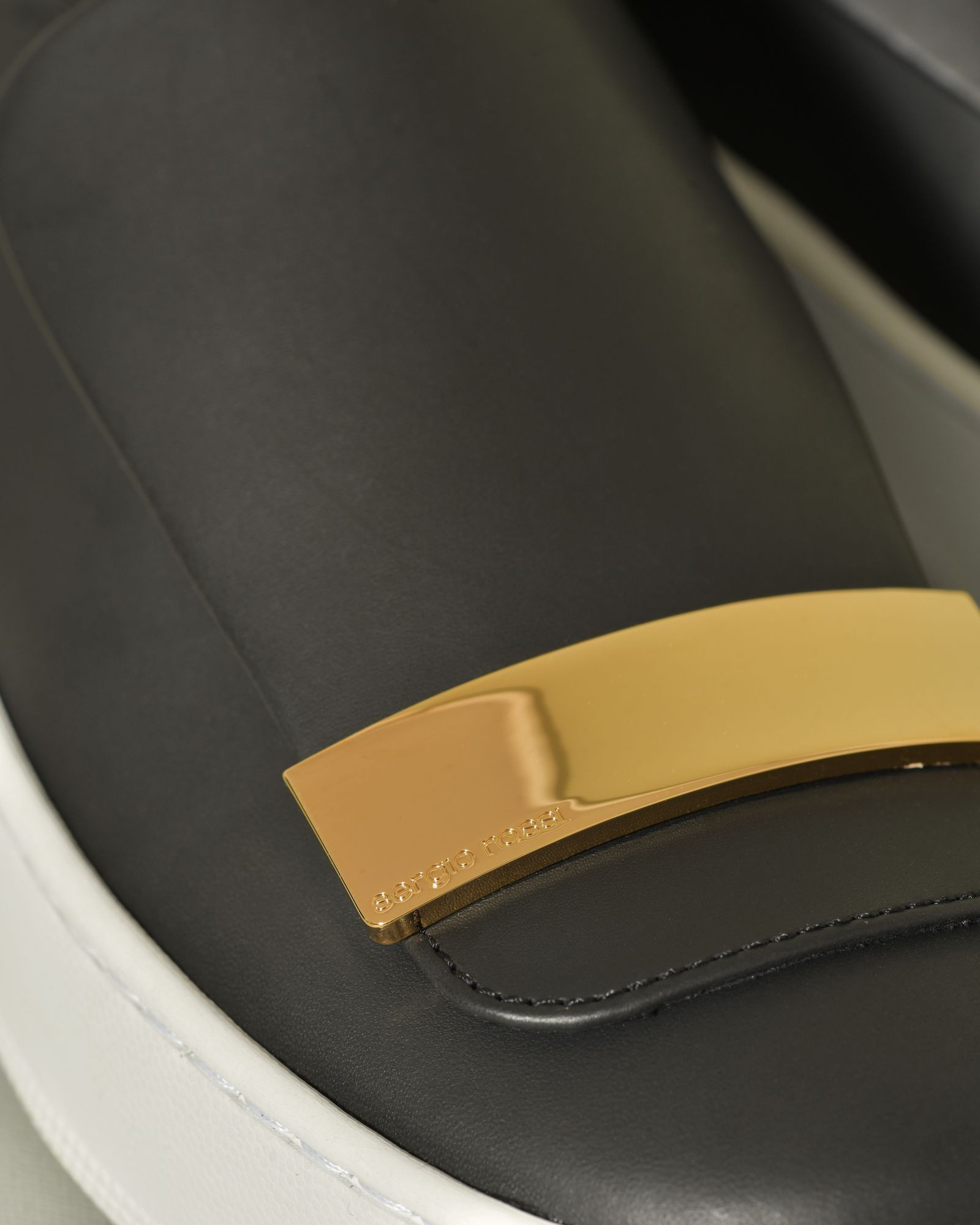Sneakers en cuir noir à plateforme légère Sergio Rossi