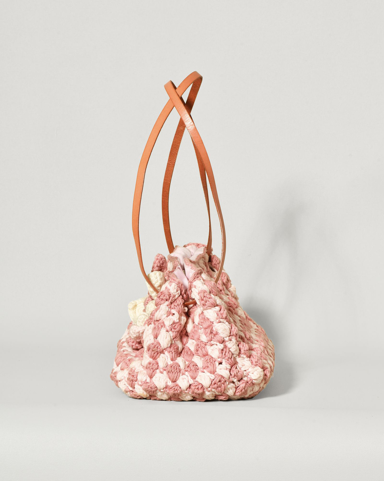 Sac en maille crochet rose à fleur appliquée Caterina Bertini