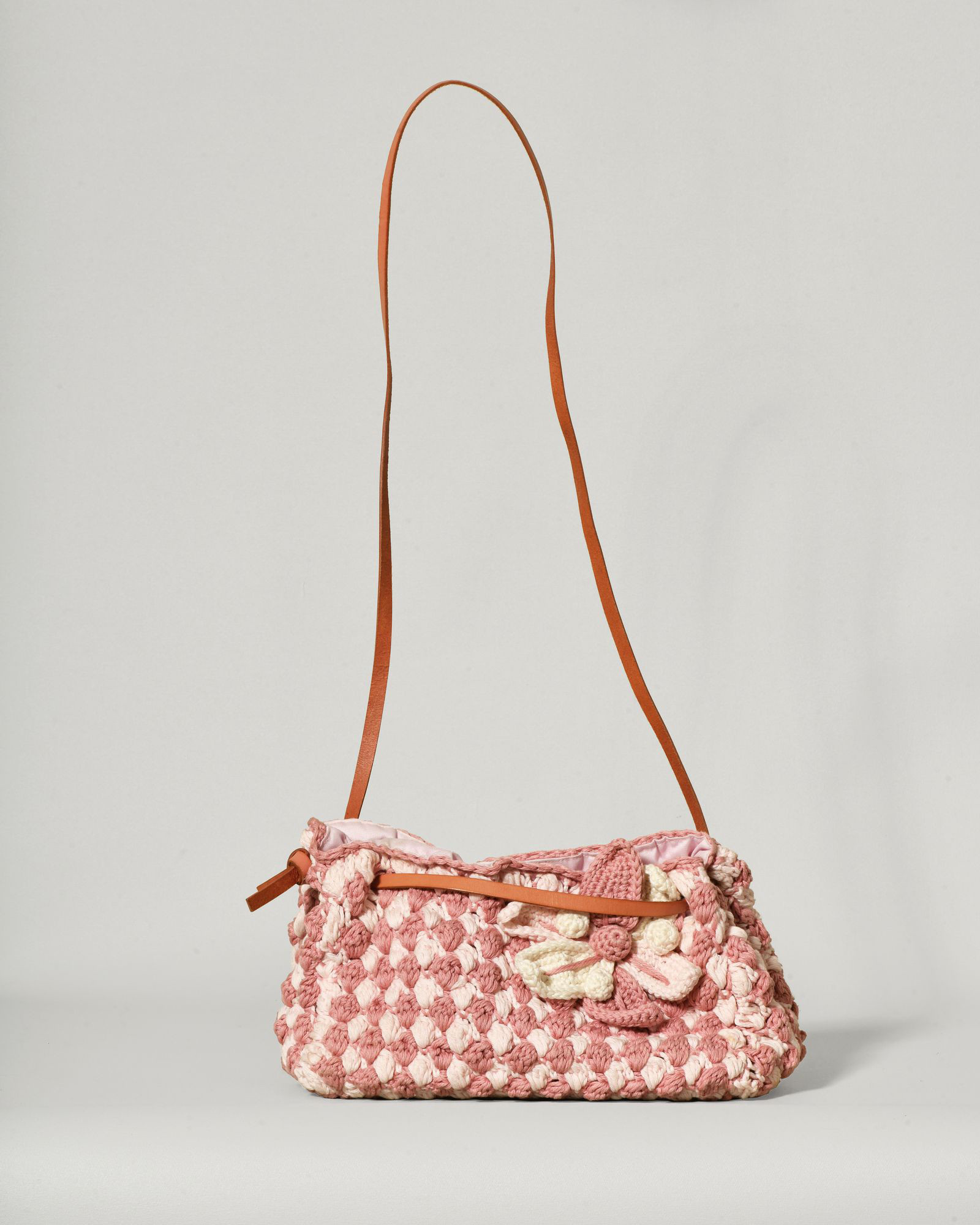 Sac en maille crochet rose à fleur appliquée Caterina Bertini