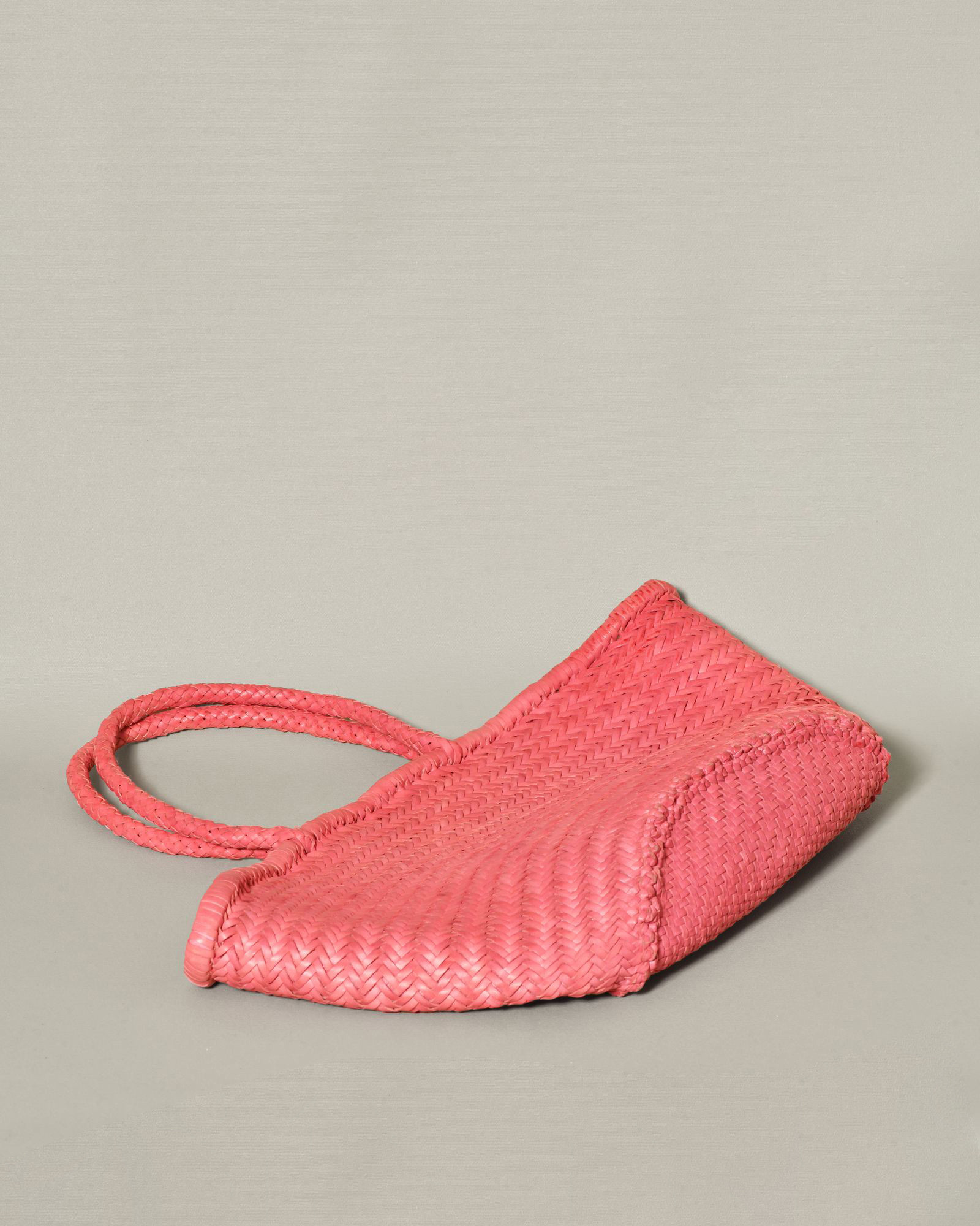 Sac cabas rose en fibres tressées Dragon Diffusion