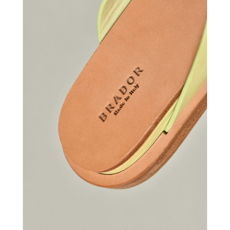 Sandales plates vertes en cuir Brador