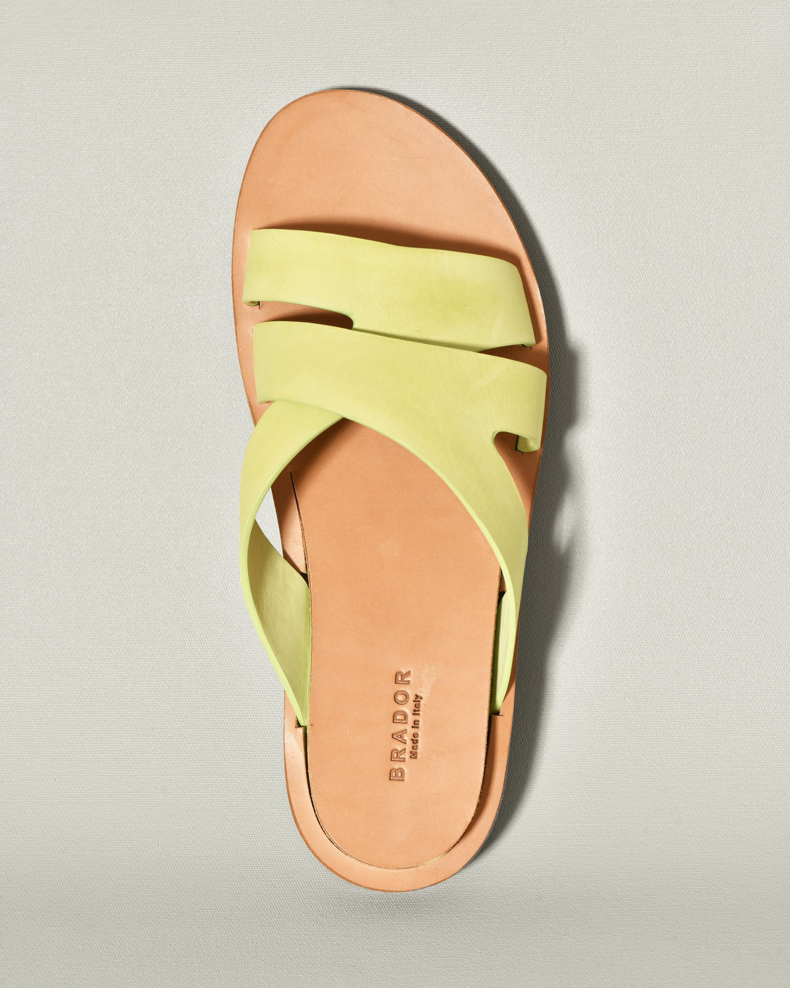 Sandales plates vertes en cuir Brador