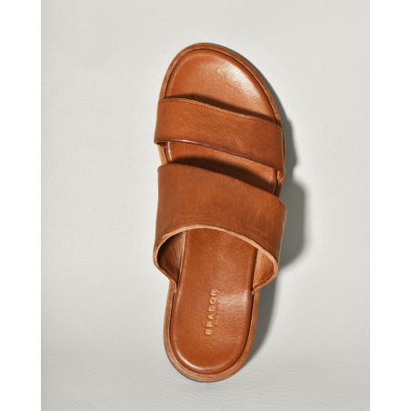 Sandales plates camel en cuir Brador