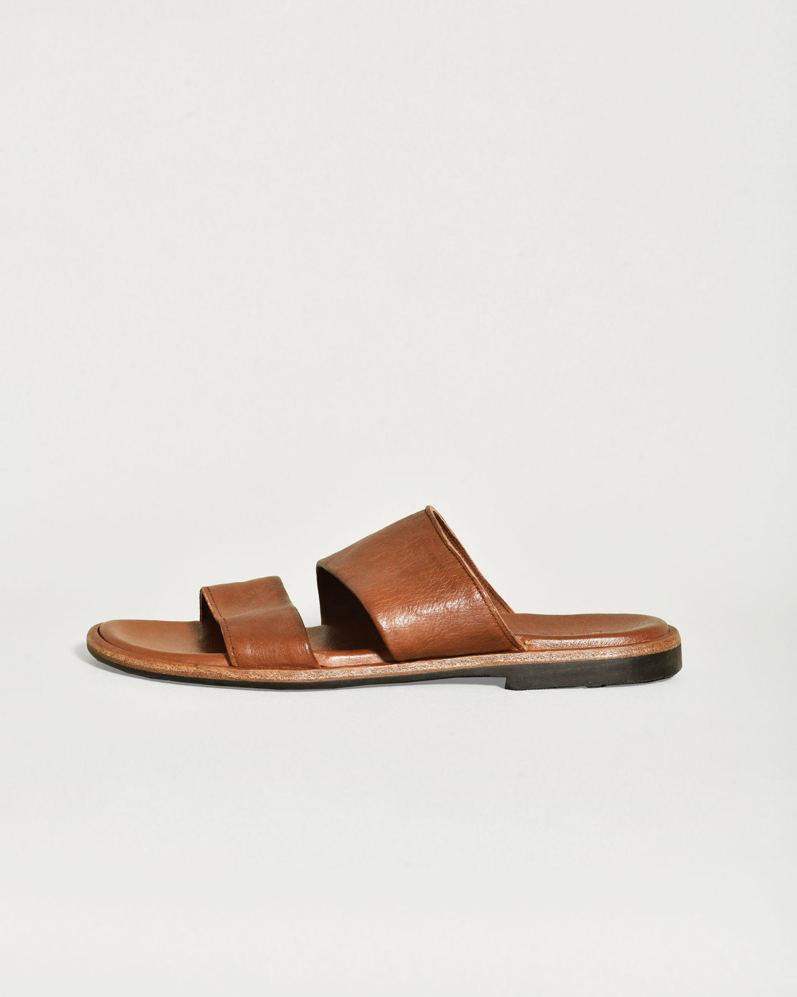 Sandales plates camel en cuir Brador