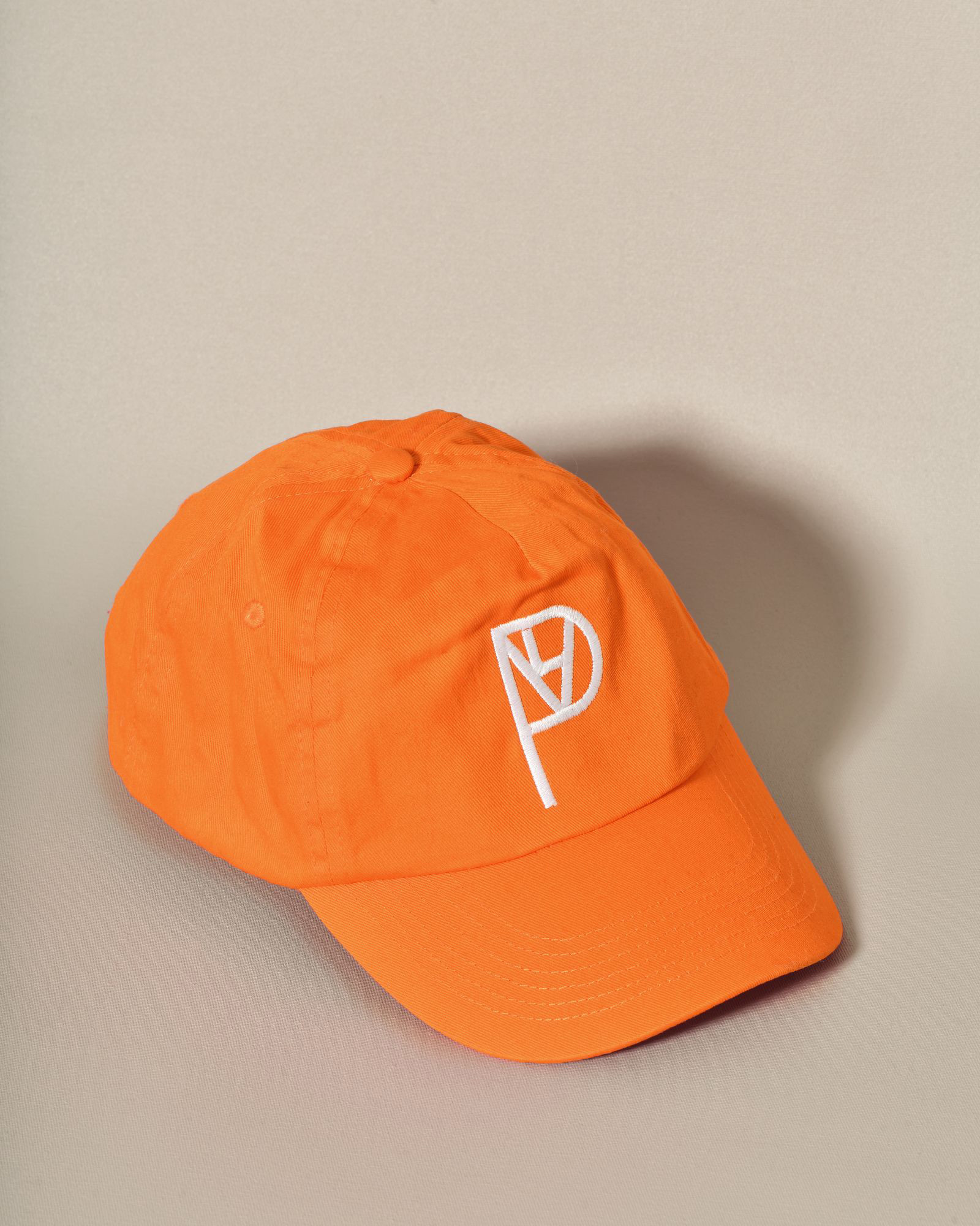 Casquette orange Les Vilains Parisiens