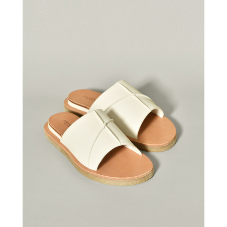 Sandales plates blanches en cuir Brador