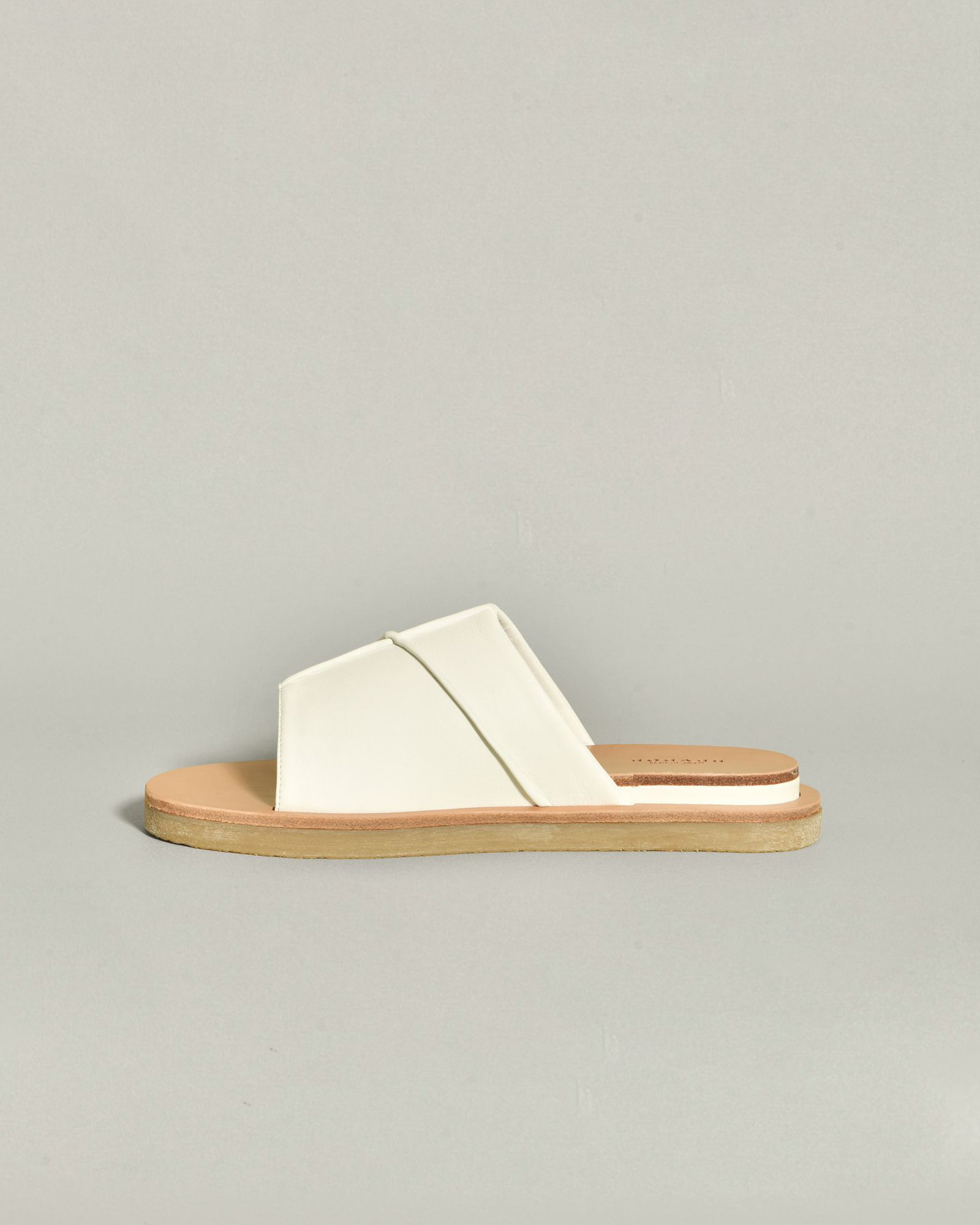 Sandales plates blanches en cuir Brador