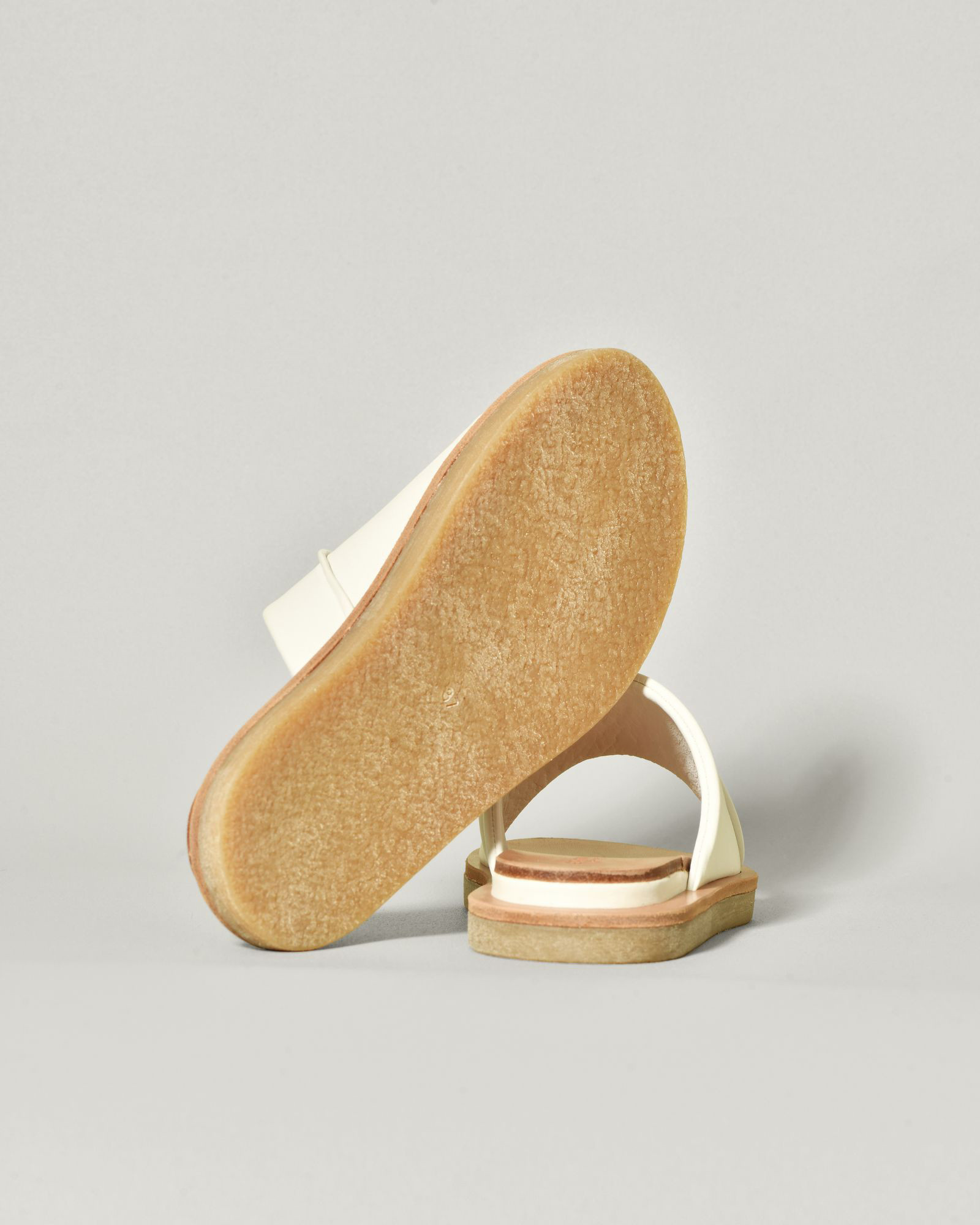 Sandales plates blanches en cuir Brador