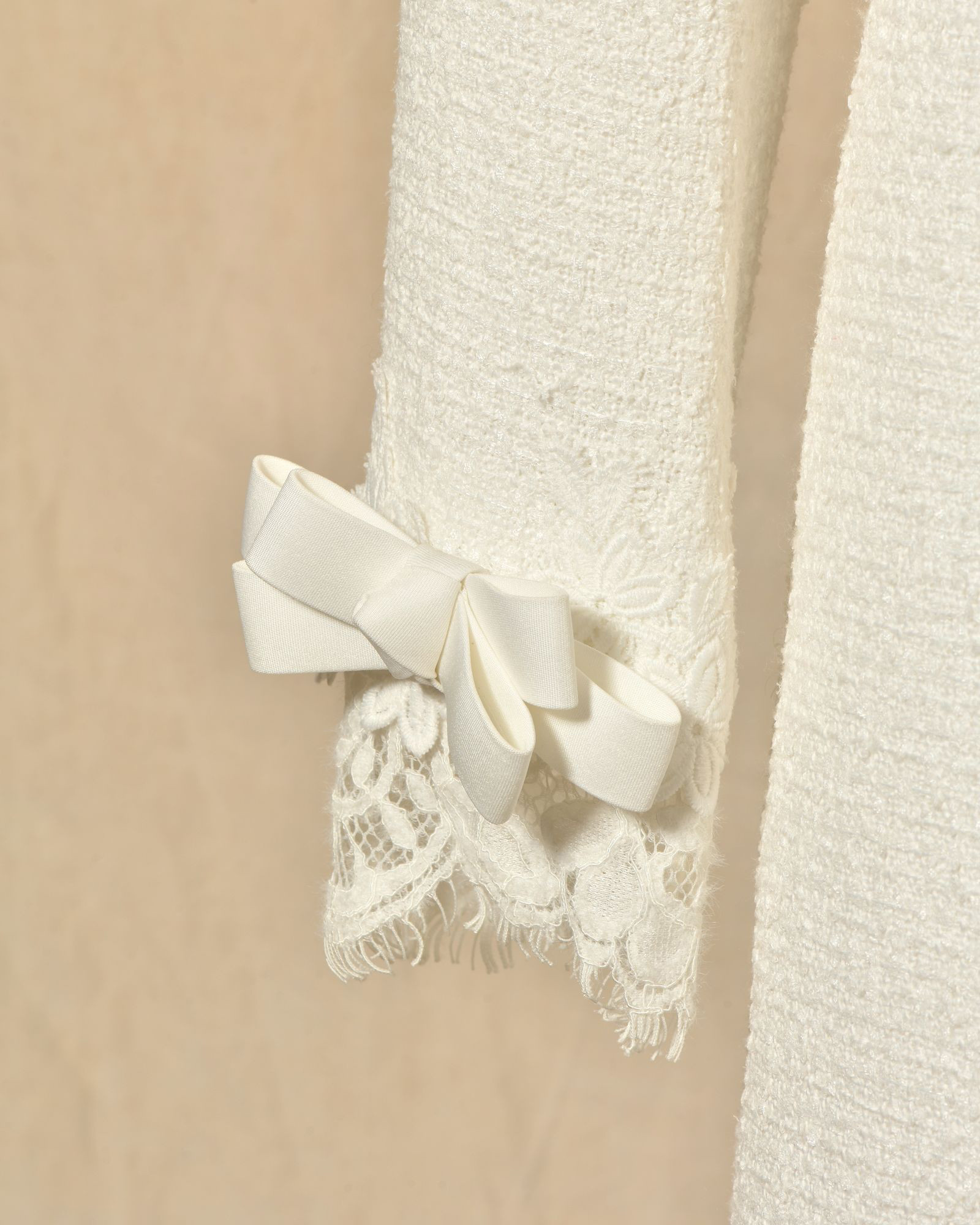 Robe en tweed et dentelle blanche Edward Achour