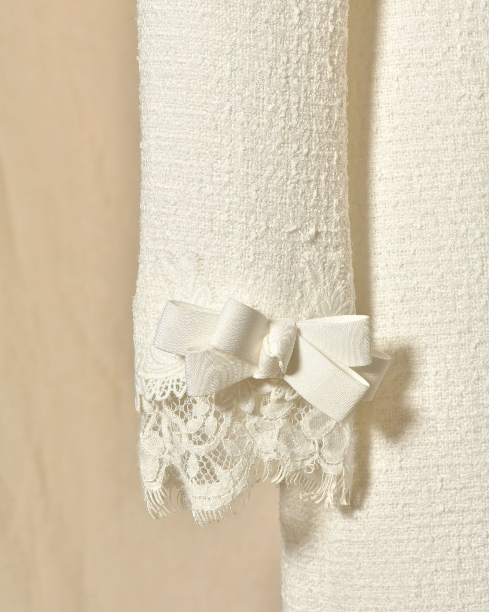 Robe en tweed et dentelle blanche Edward Achour