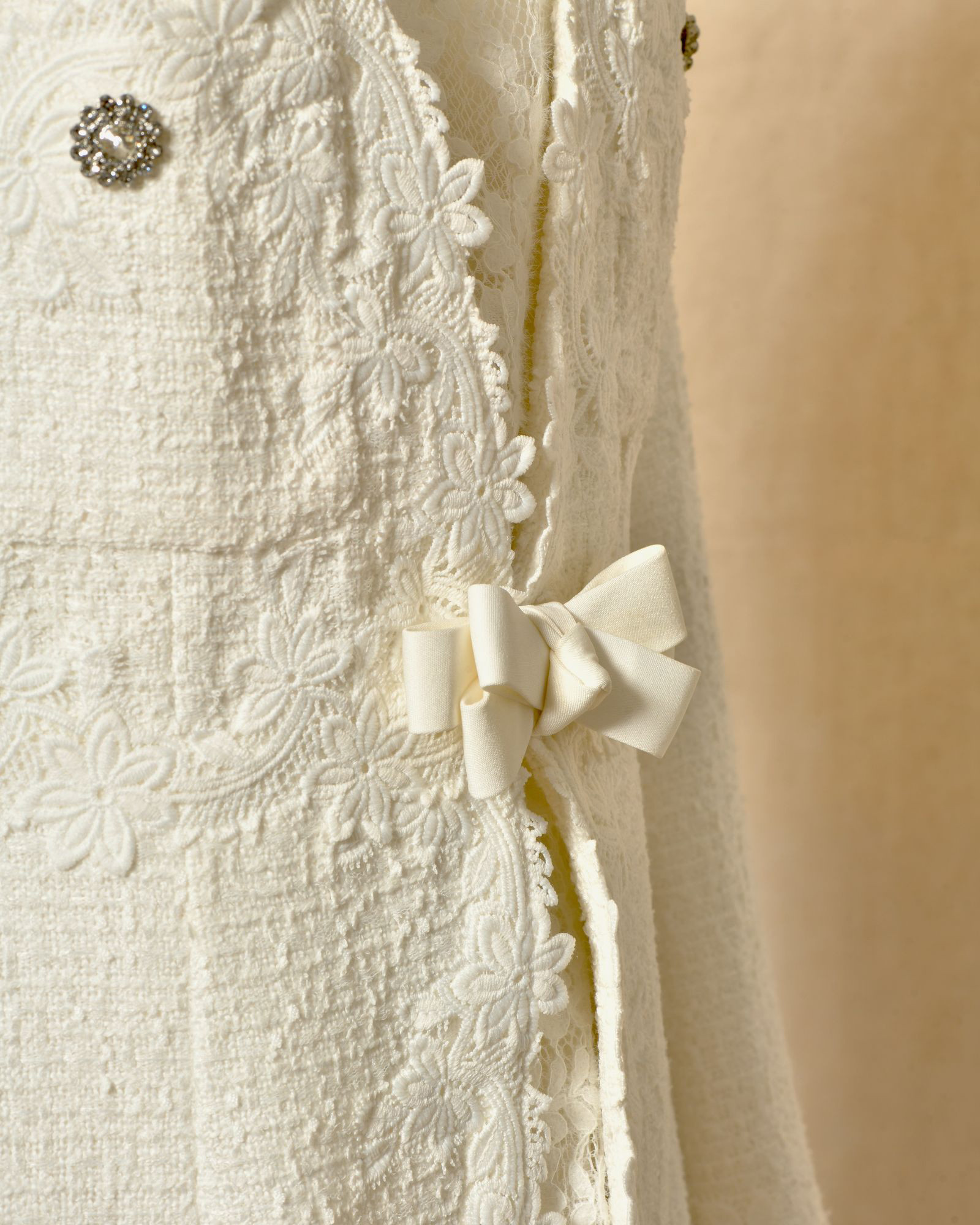 Robe en tweed et dentelle blanche Edward Achour