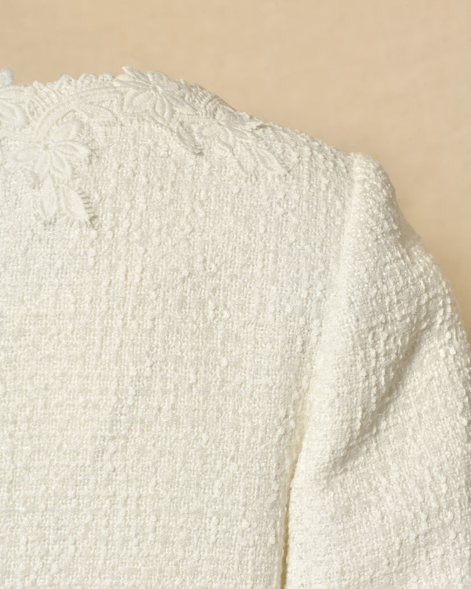 Robe en tweed et dentelle blanche Edward Achour
