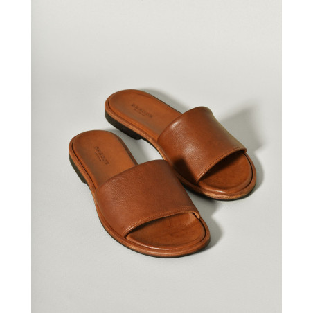 Sandales plates camel en cuir Brador