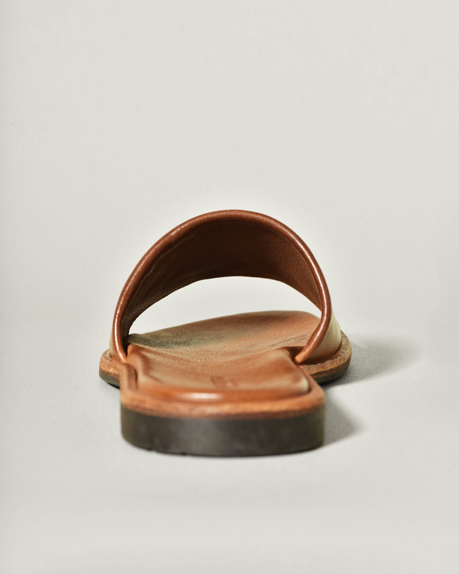 Sandales plates camel en cuir Brador