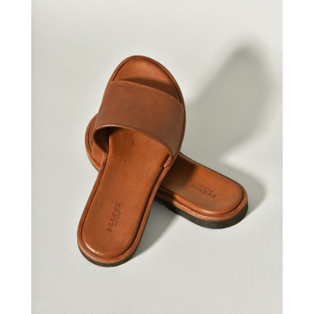 Sandales plates camel en cuir Brador