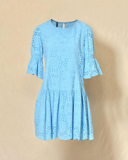 Robe évasée bleu ciel en broderie anglaise Inova