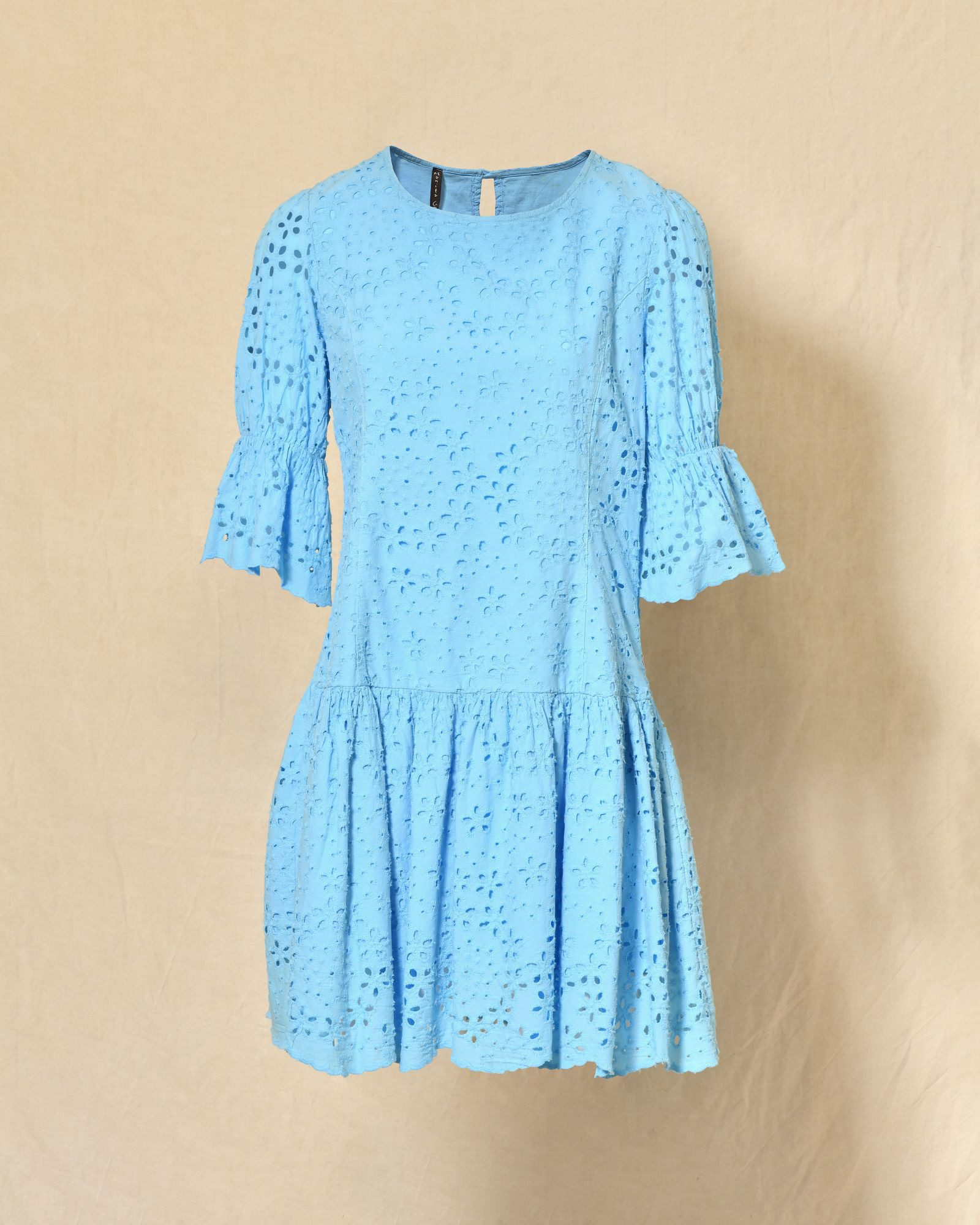 Robe évasée bleu ciel en broderie anglaise Inova