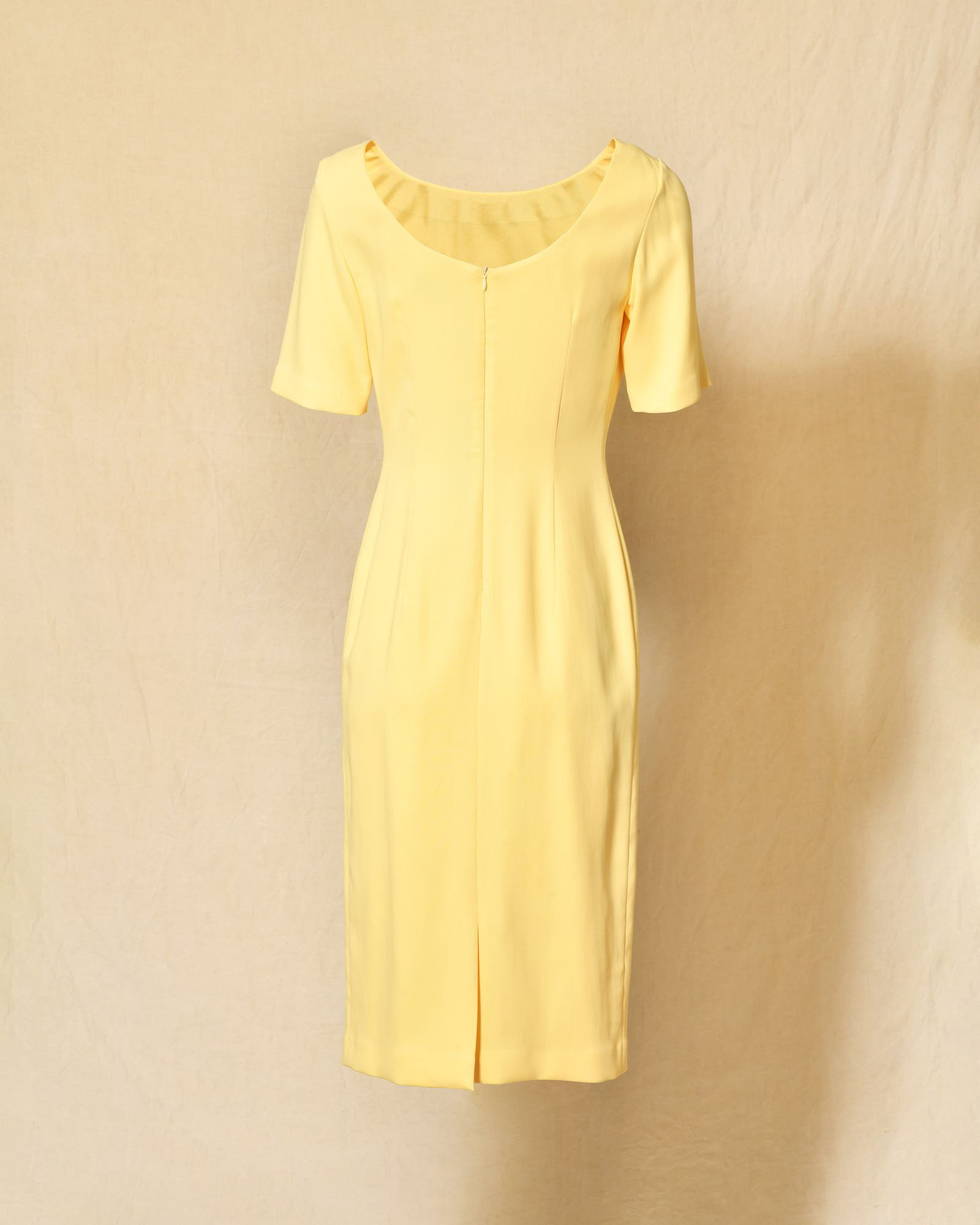 Robe ajustée jaune pâle à col bateau Clips