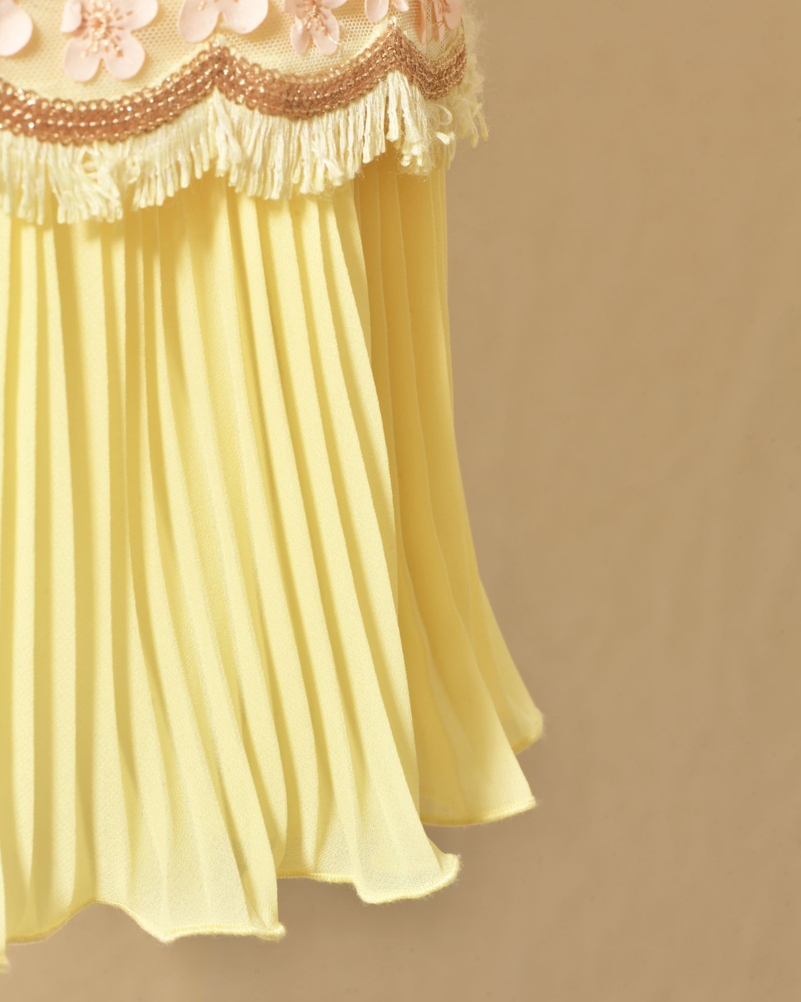 Robe élégante jaune pâle à broderies fleuris Edward Achour