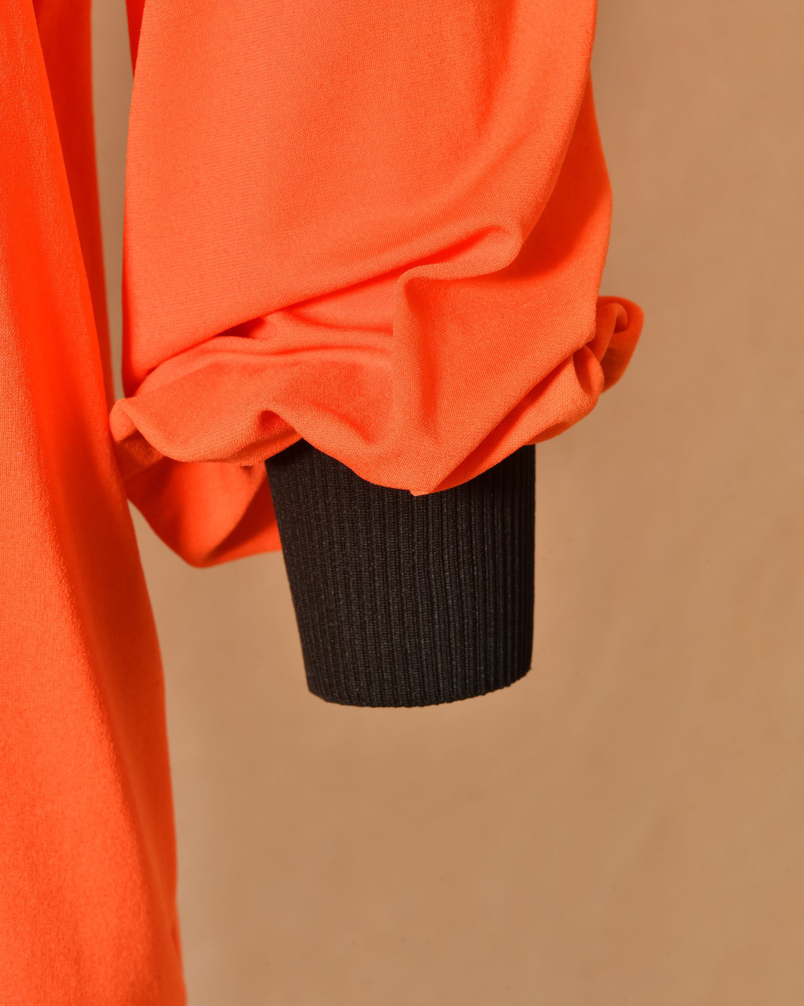 Top fluide orange à épaules dénudées Givenchy