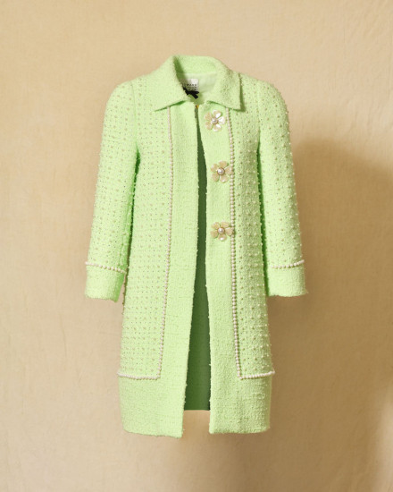 Manteau en tweed vert pastel orné de perles Edward Achour