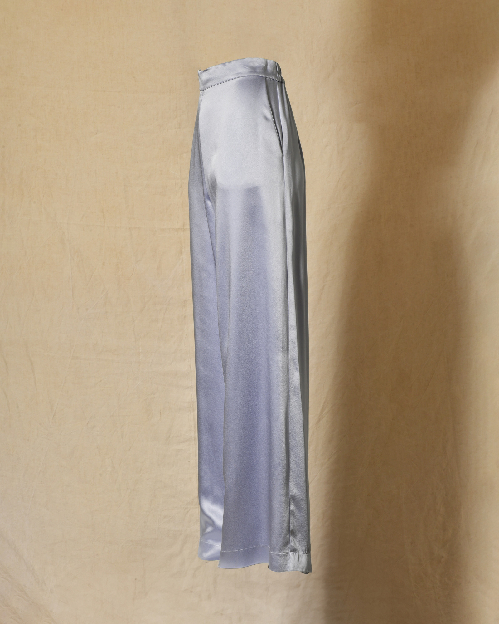 Pantalon en satin violet Clips