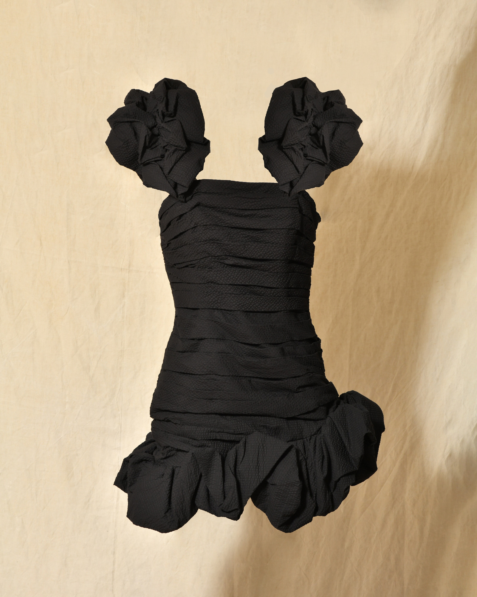 Robe bustier drapée noire à volants Edward Achour