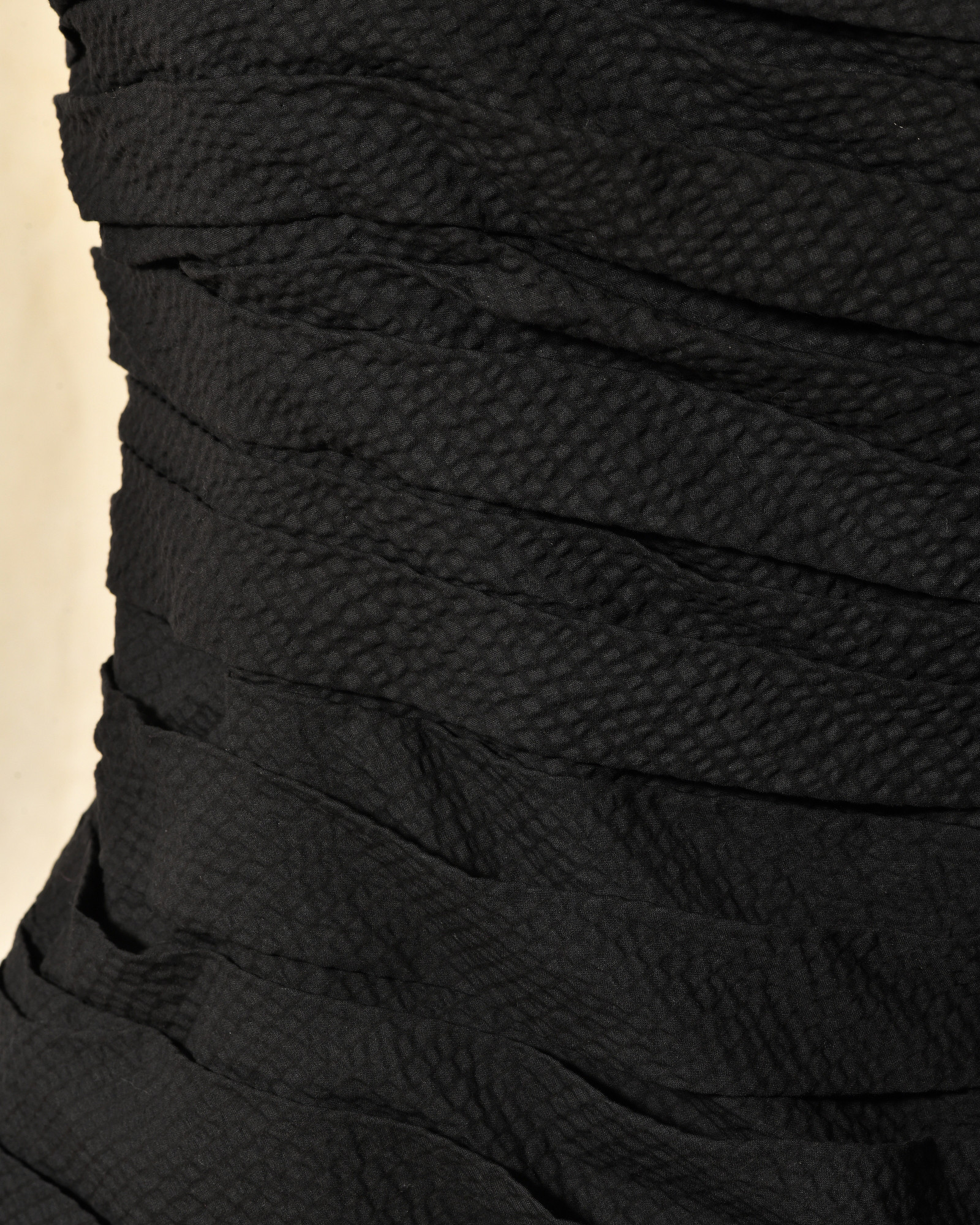 Robe bustier drapée noire à volants Edward Achour