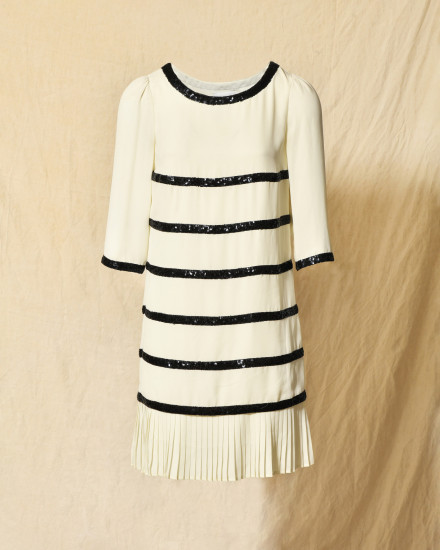 Robe en mousseline blanche à galon sequins noirs Edward Achour
