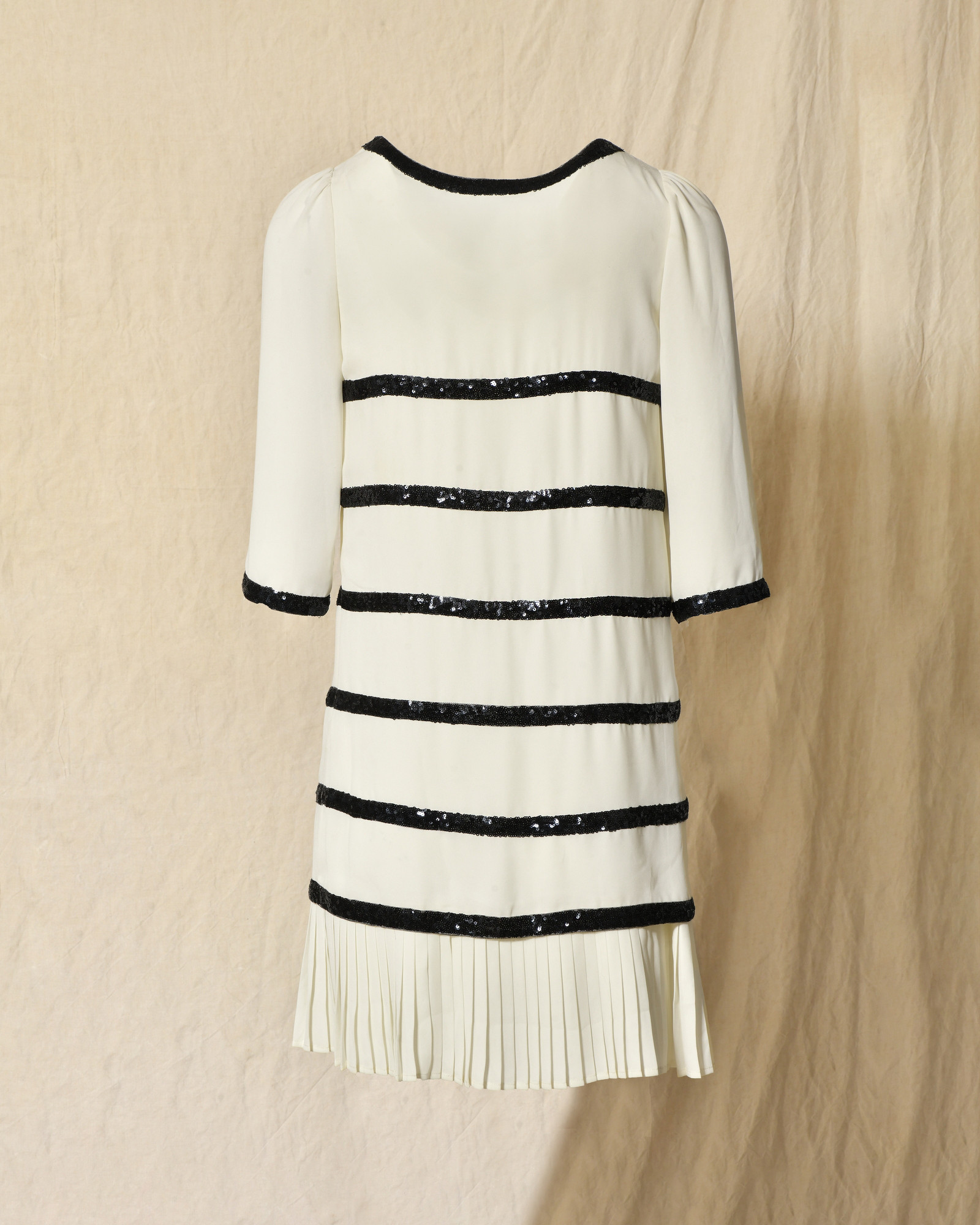 Robe en mousseline blanche à galon sequins noirs Edward Achour
