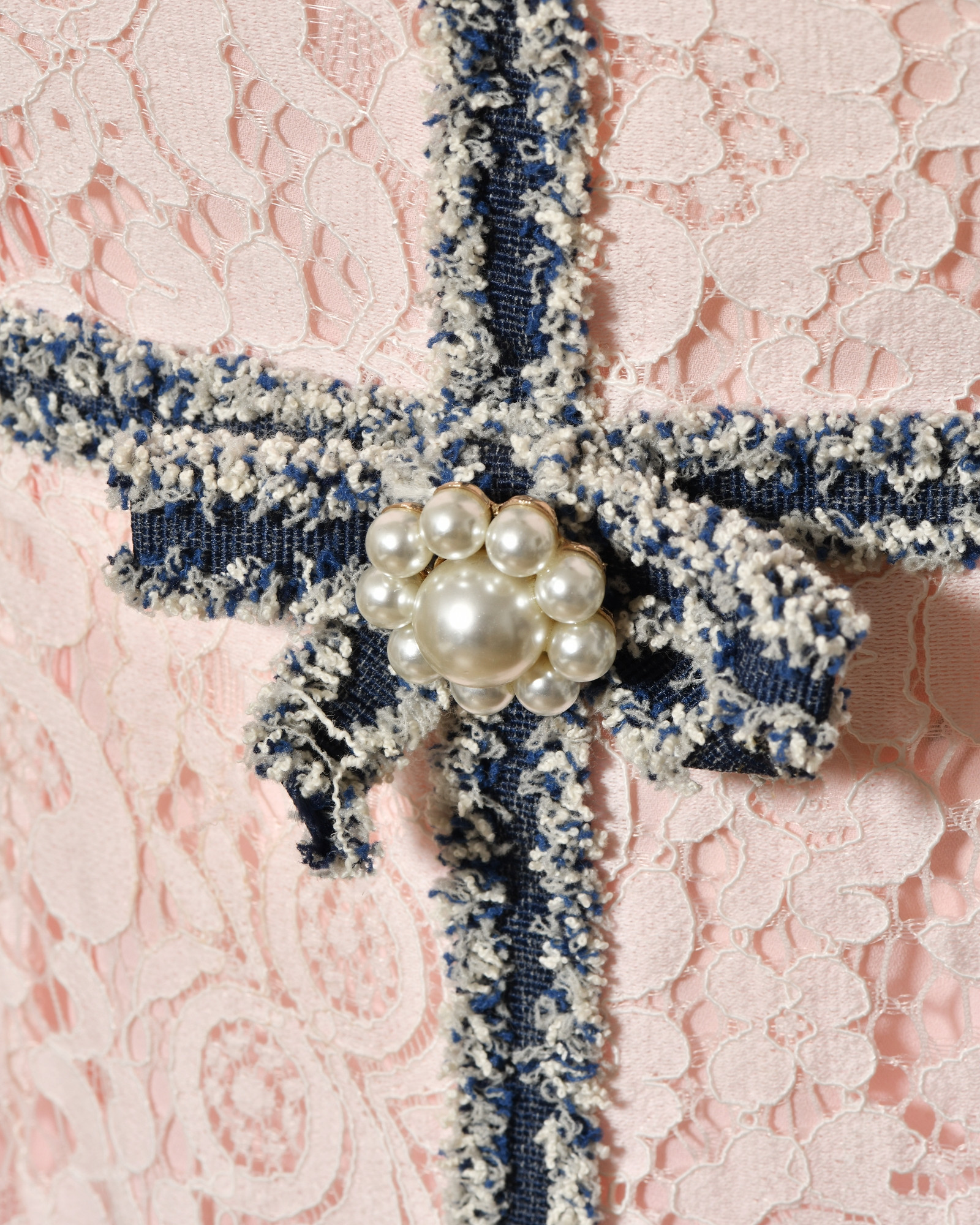 Robe en dentelle rose Edward Achour