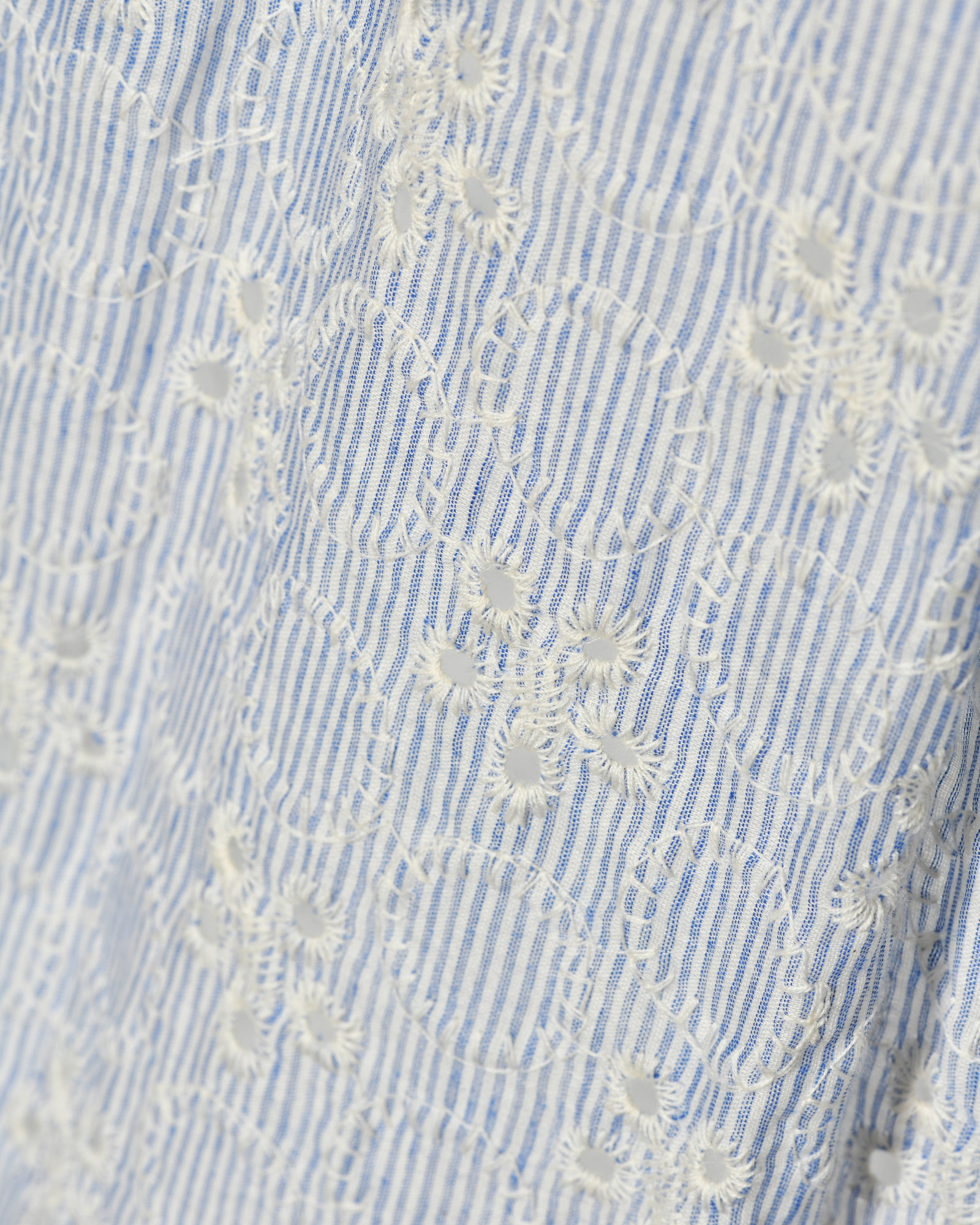 Robe à rayures et broderies fleuries Front Street