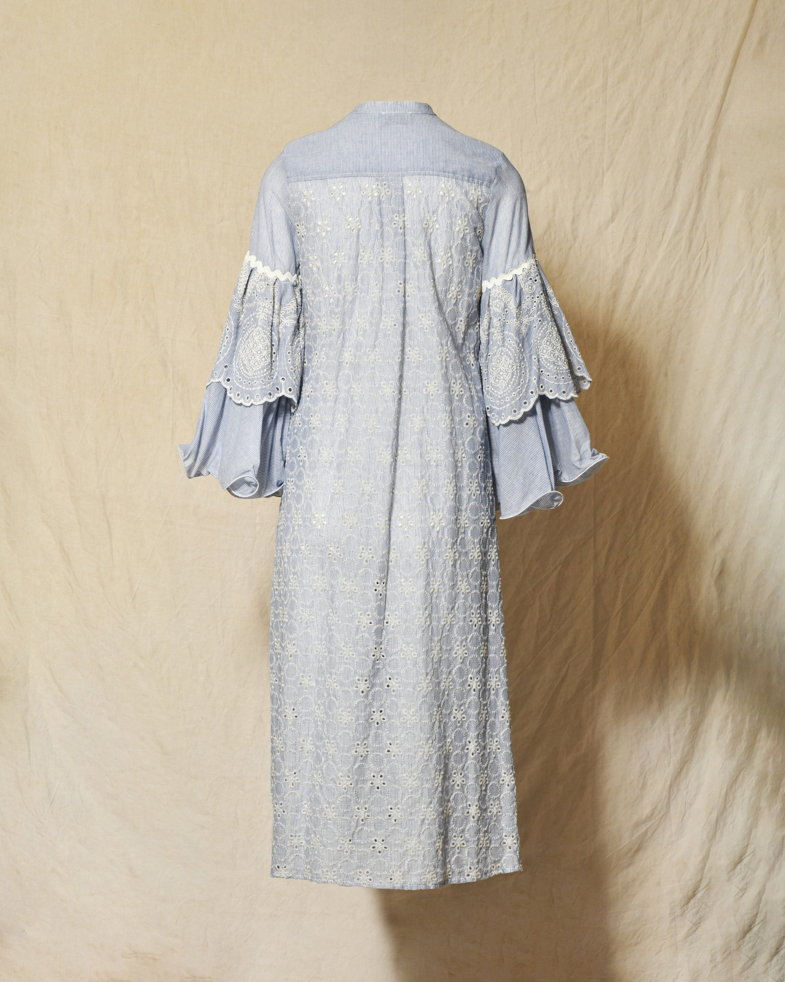 Robe à rayures et broderies fleuries Front Street