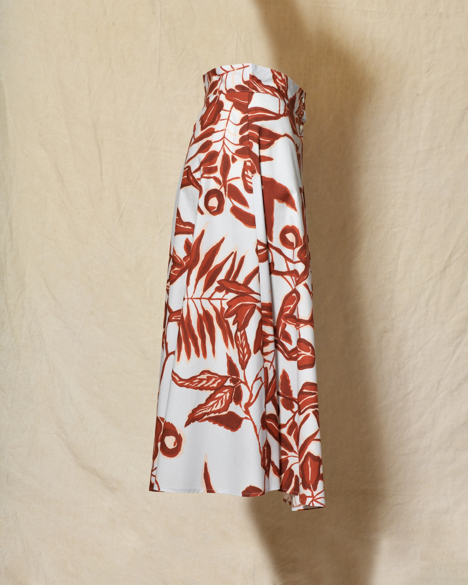 Jupe évasée bleue à imprimé florale rouge Lady Cotton