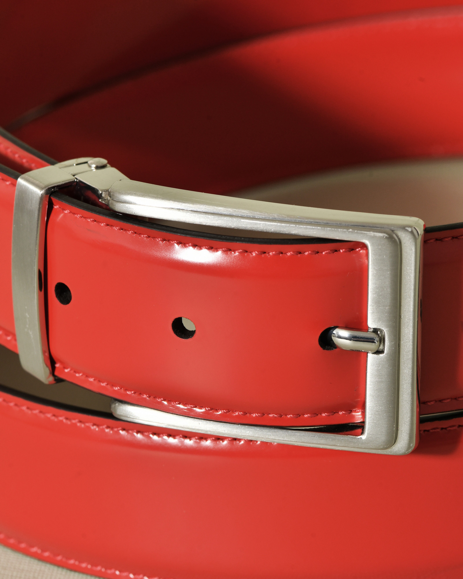 Ceinture en cuir lisse rouge réglable Falorni