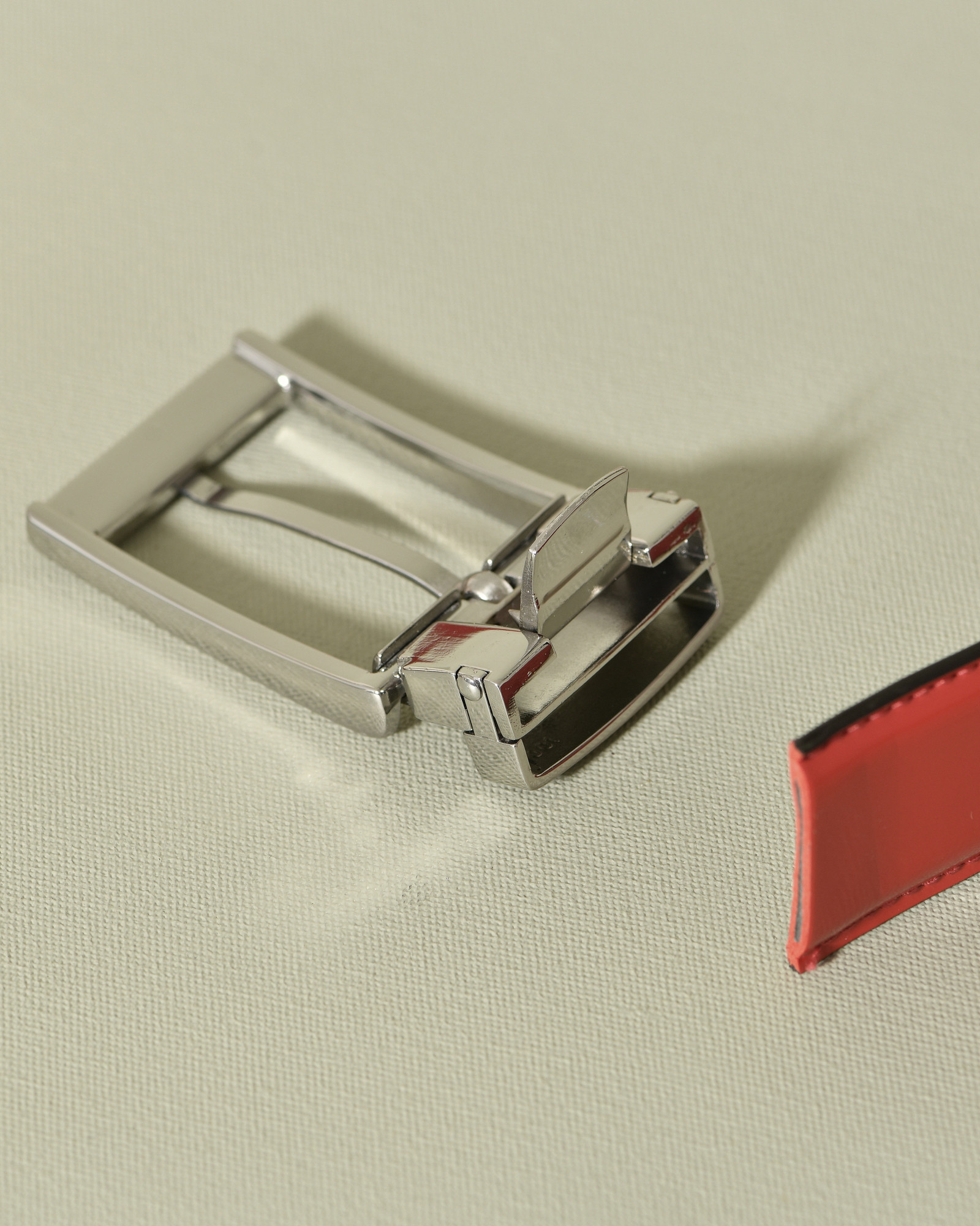 Ceinture en cuir lisse rouge réglable Falorni
