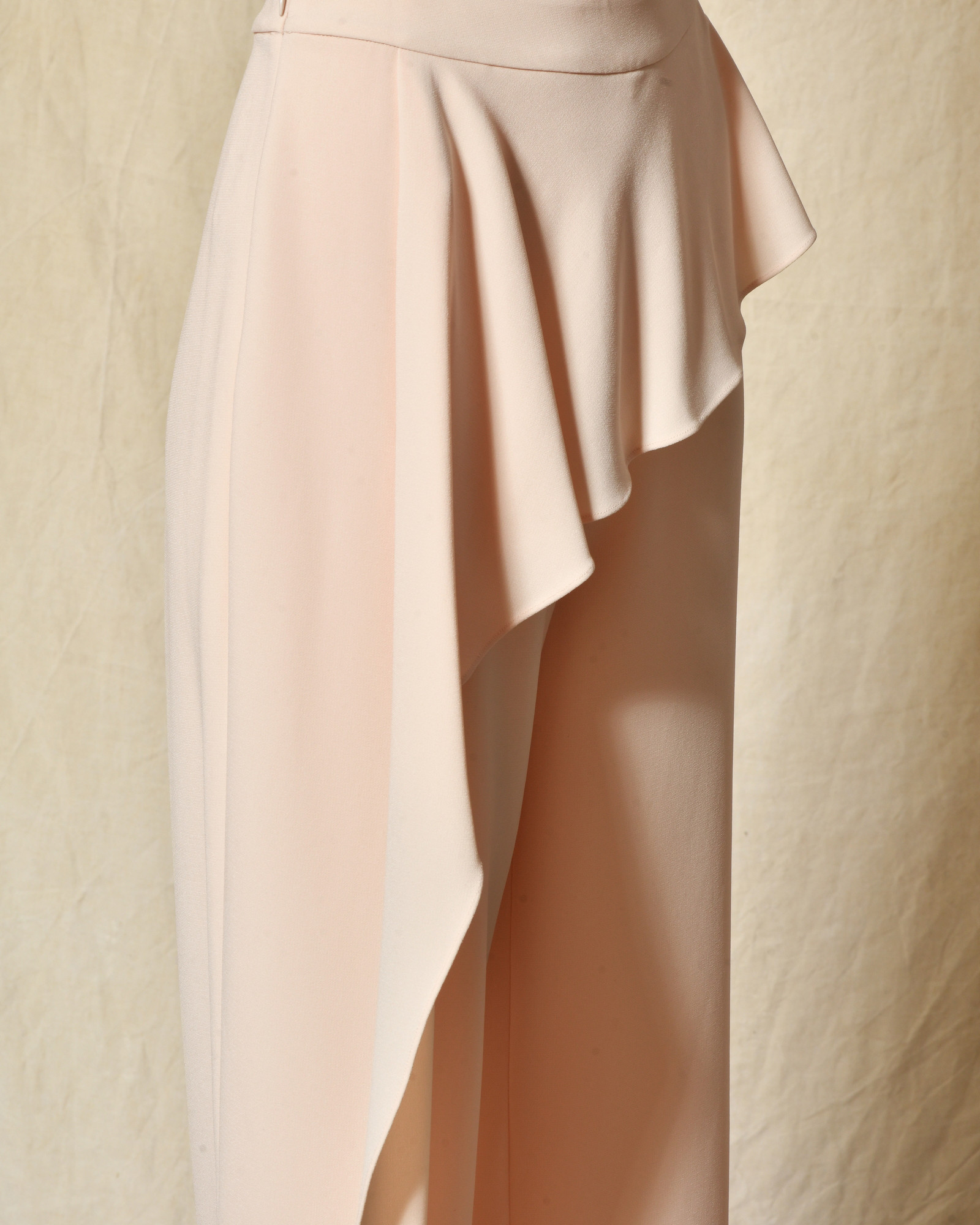 Pantalon palazzo rose poudré à détail volanté Edward Achour