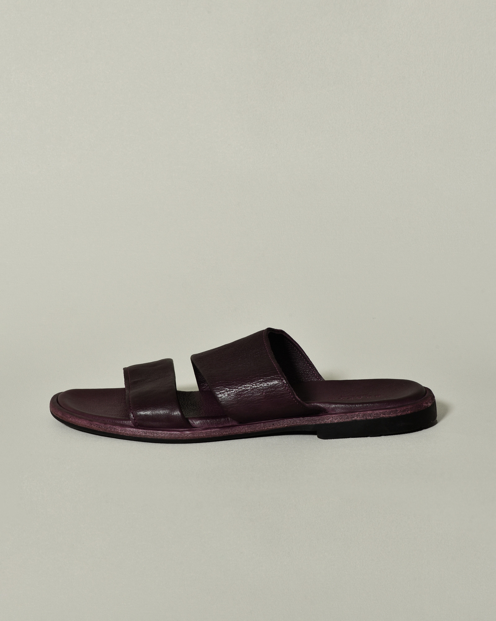 Sandales plates en cuir violettes Brador