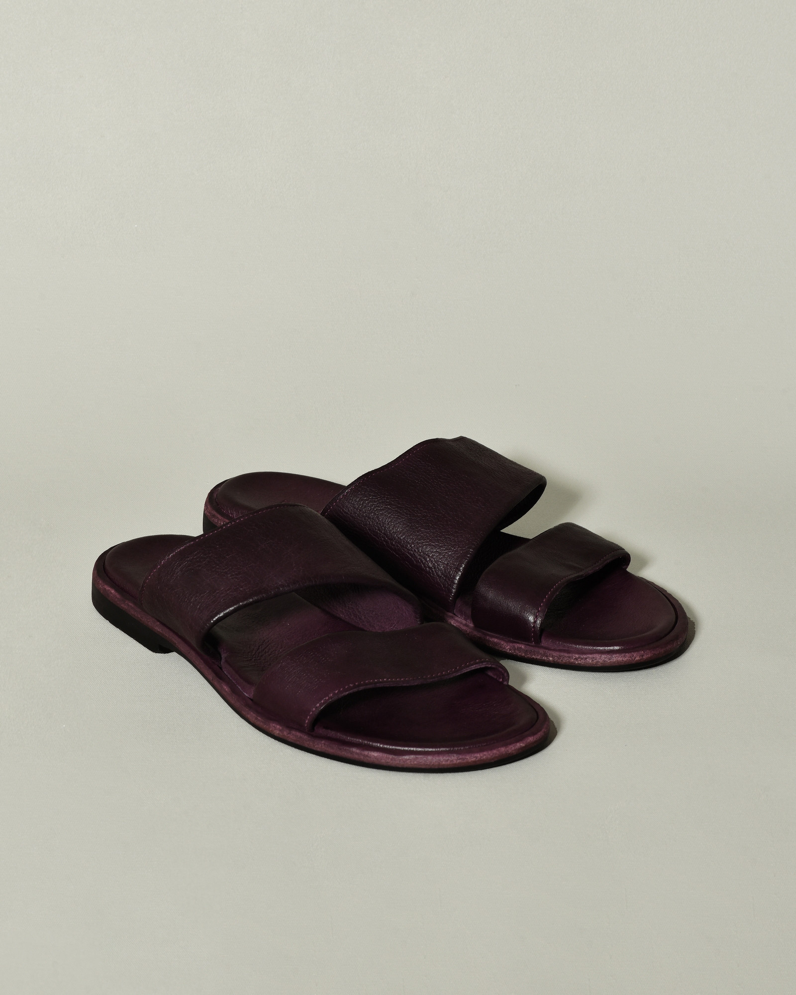 Sandales plates en cuir violettes Brador