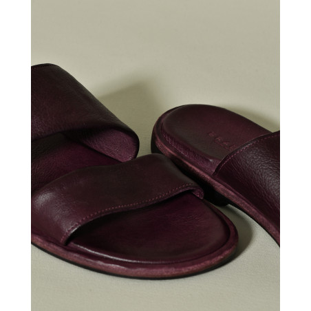 Sandales plates en cuir violettes Brador