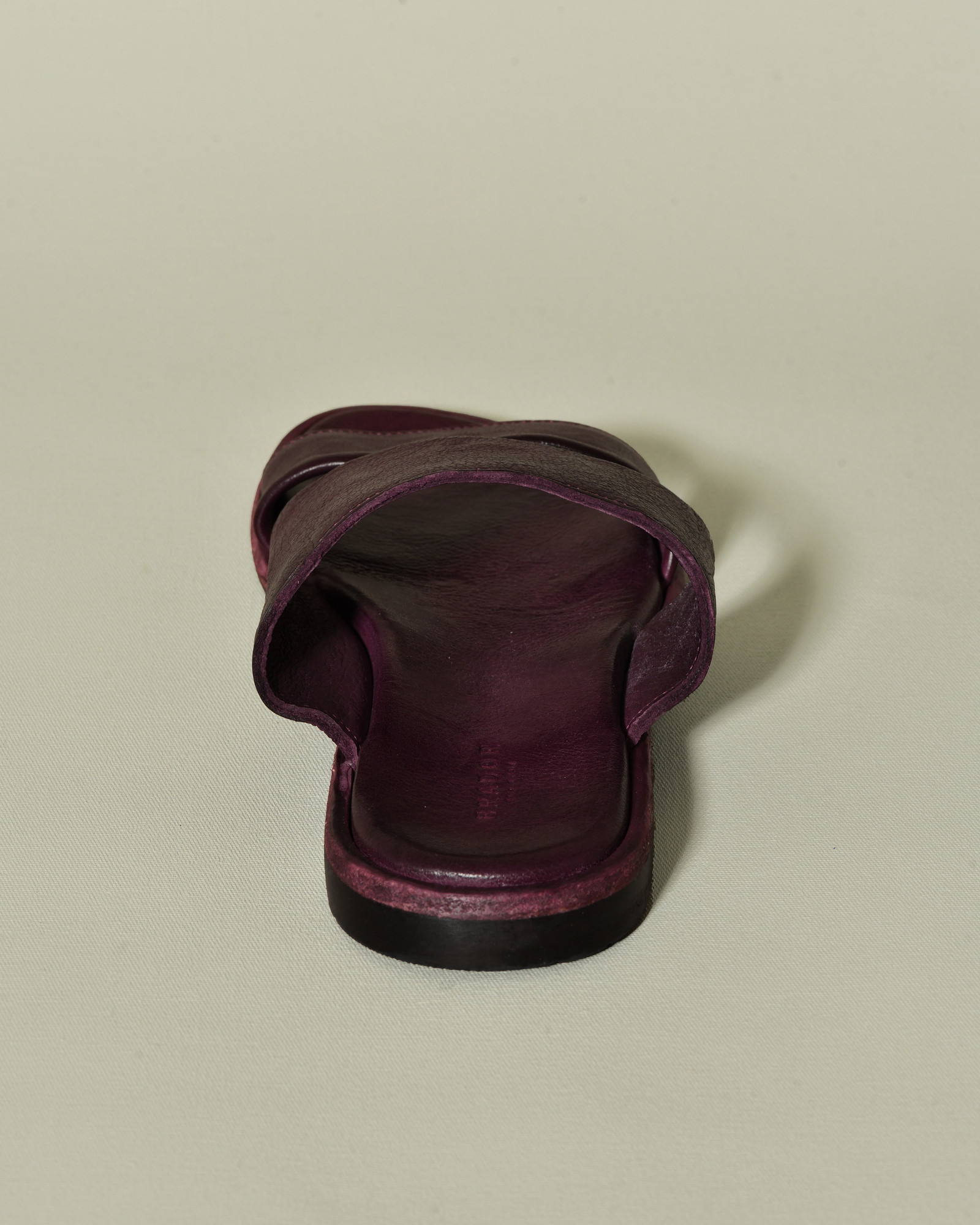 Sandales plates en cuir violettes Brador
