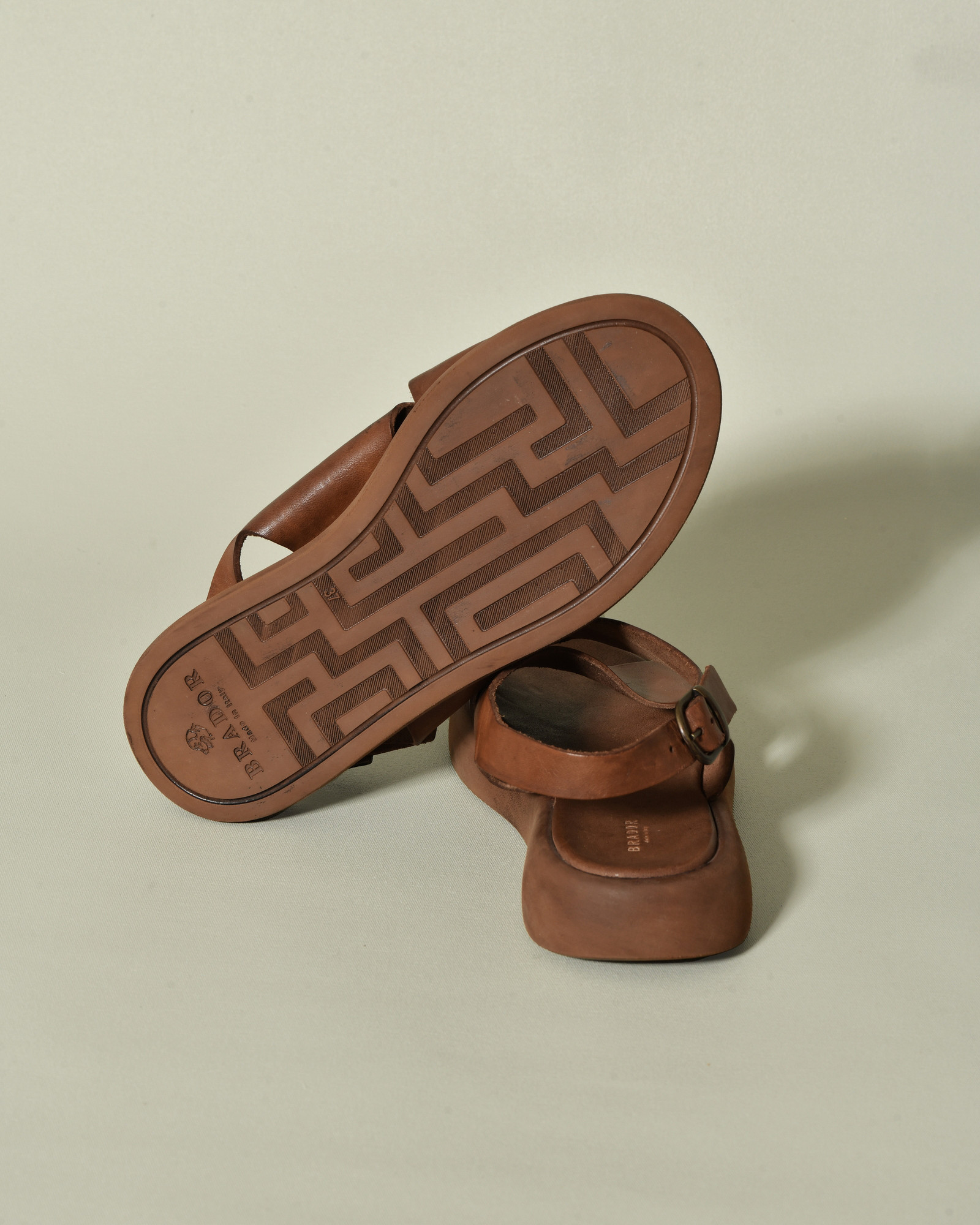 Sandales en cuir marron Brador