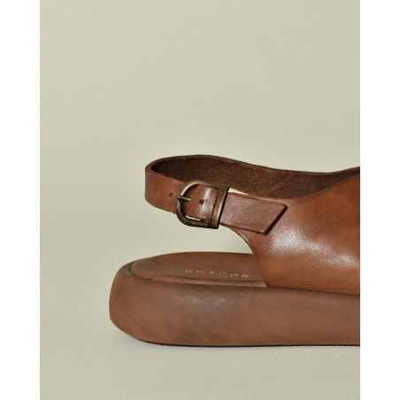 Sandales en cuir marron Brador