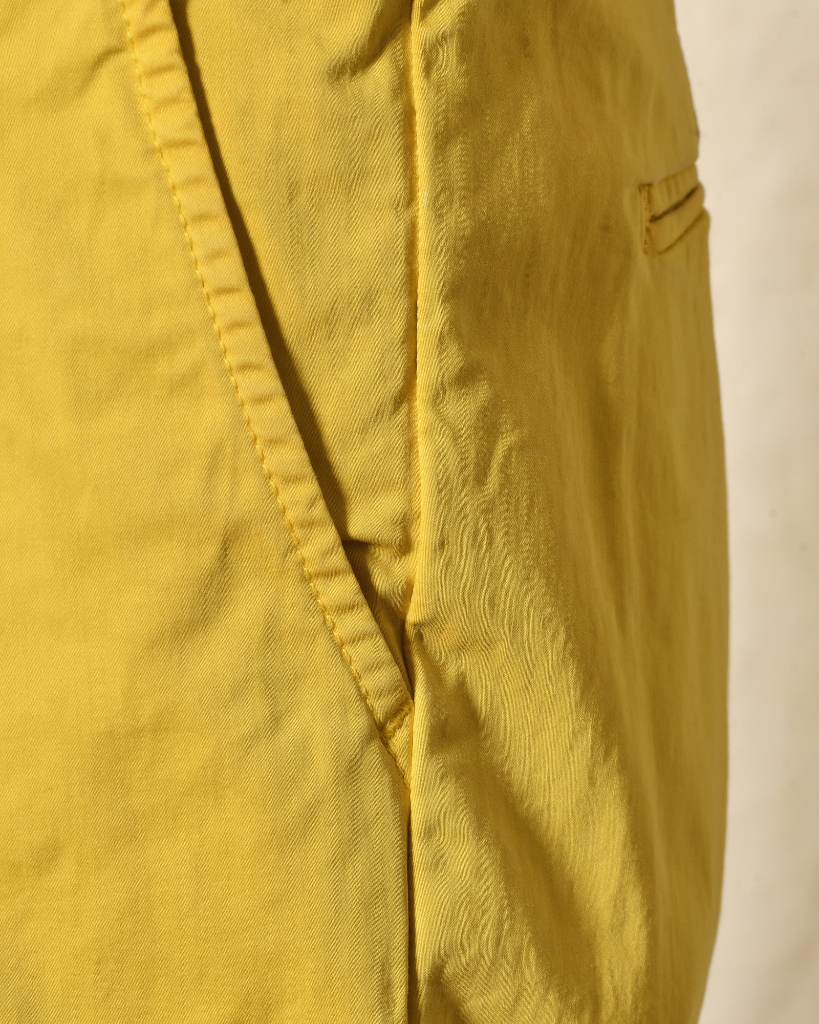 Pantalon chino jaune en coton Centoquattro