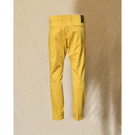 Pantalon chino jaune en coton Centoquattro