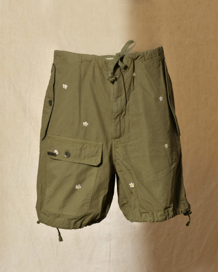 Short parachute à broderies marguerite Front Street